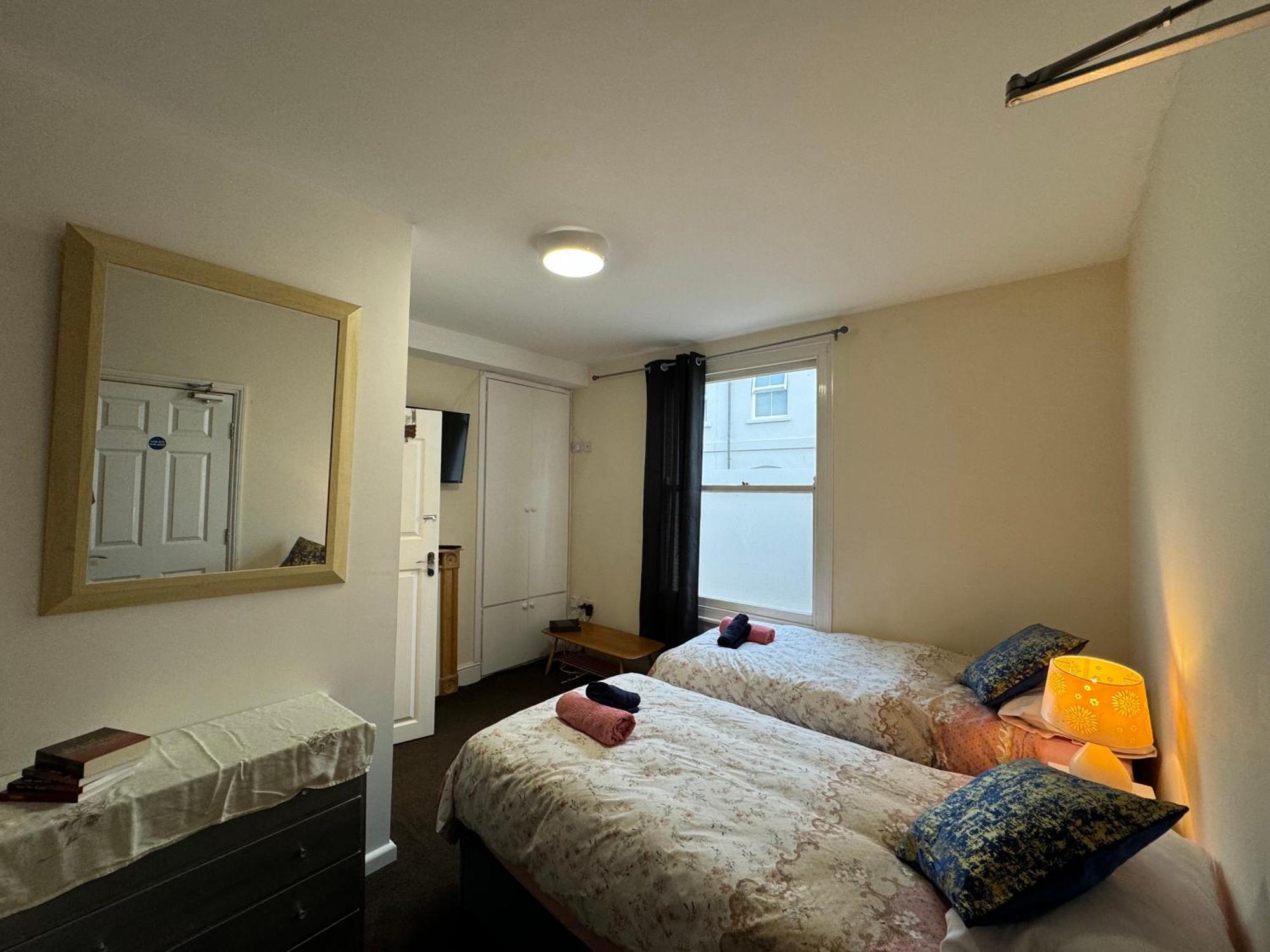 Comfortable Home Away From Home, Town Centre, Free Parking,Multiple Rooms Cheltenham Exterior foto