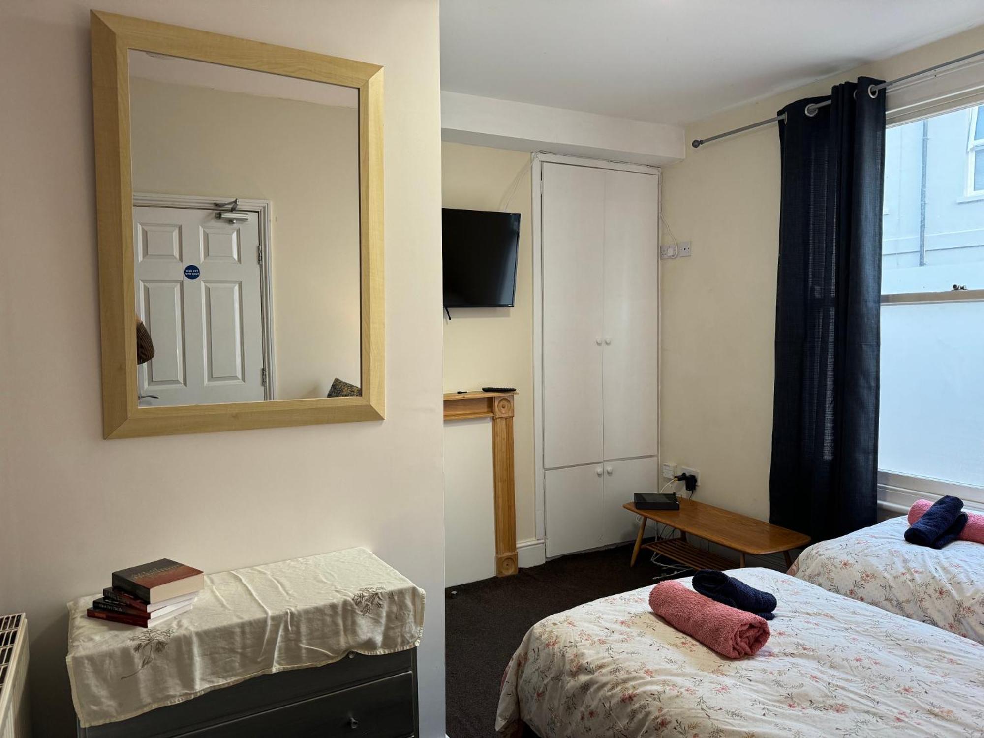 Comfortable Home Away From Home, Town Centre, Free Parking,Multiple Rooms Cheltenham Exterior foto