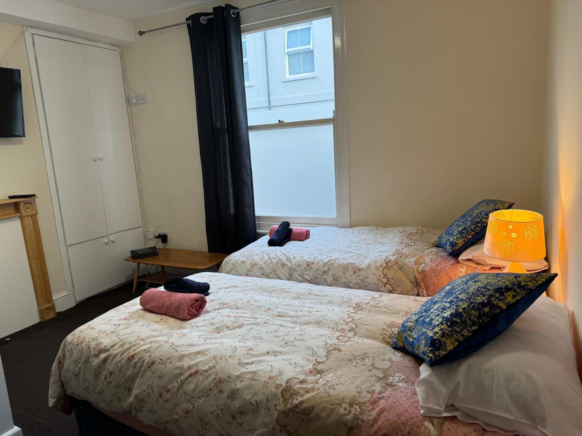 Comfortable Home Away From Home, Town Centre, Free Parking,Multiple Rooms Cheltenham Exterior foto