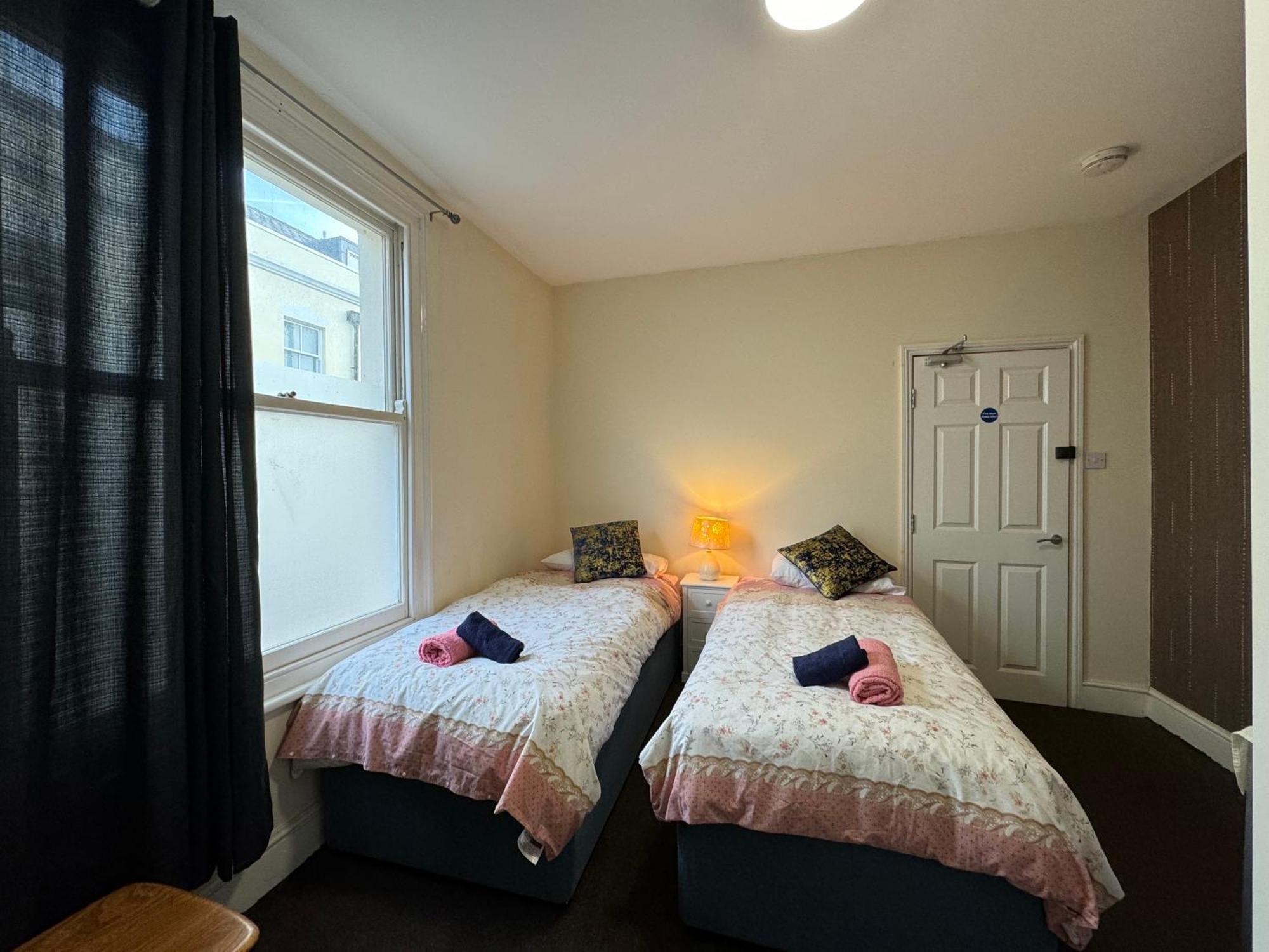 Comfortable Home Away From Home, Town Centre, Free Parking,Multiple Rooms Cheltenham Exterior foto