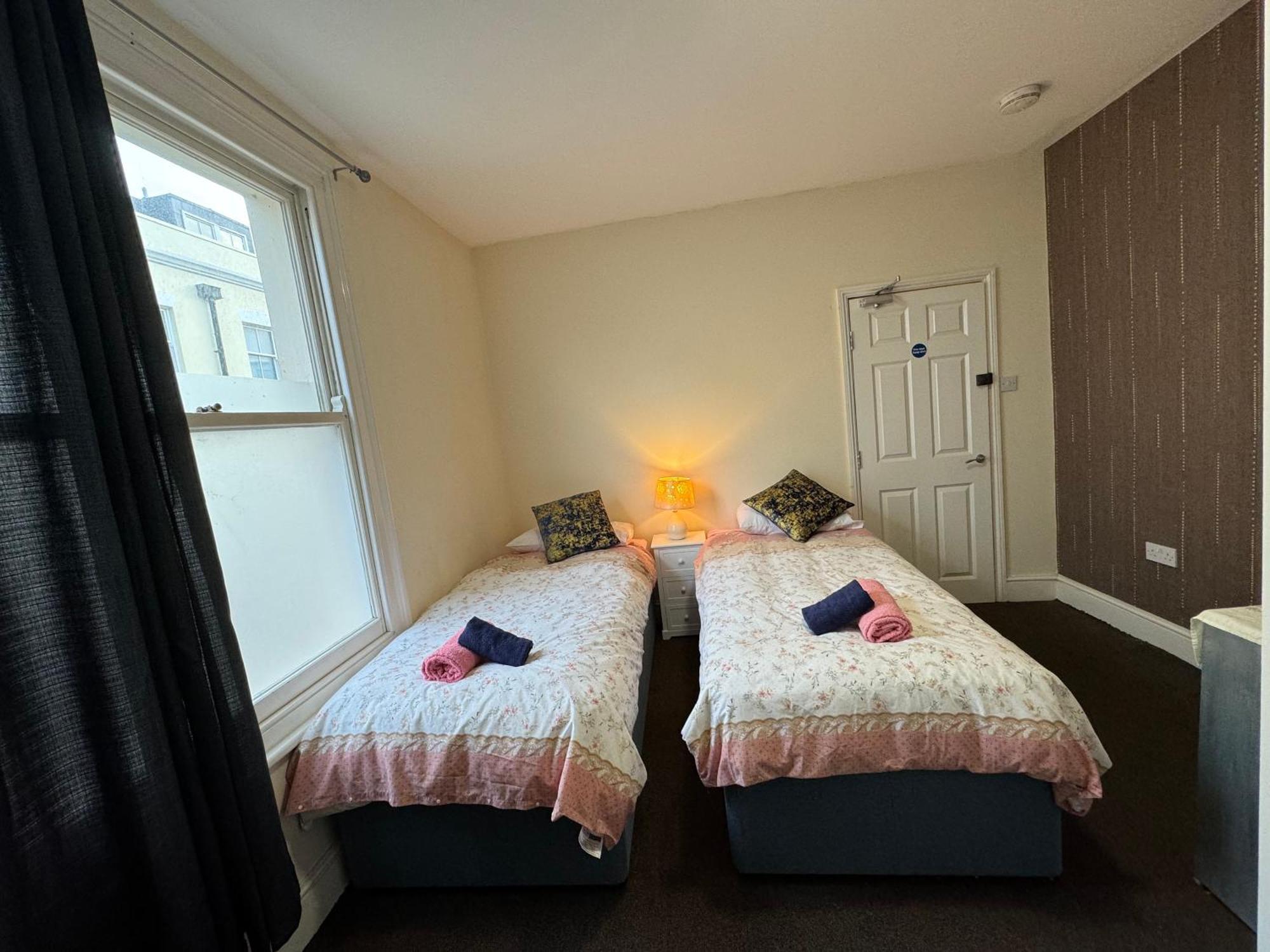 Comfortable Home Away From Home, Town Centre, Free Parking,Multiple Rooms Cheltenham Exterior foto